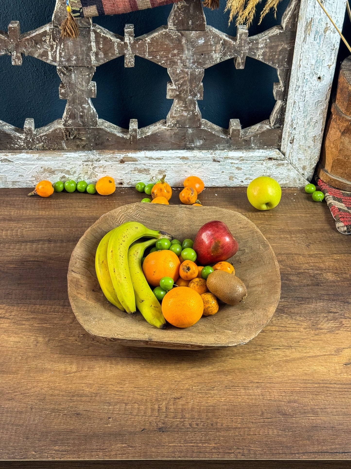 Round Walnut Wooden Fruit Plate, Vintage Fruit Plate, Wooden Presentation Plate, Rustic Fruit Plate, Wooden Serving Plate, Wooden Plate